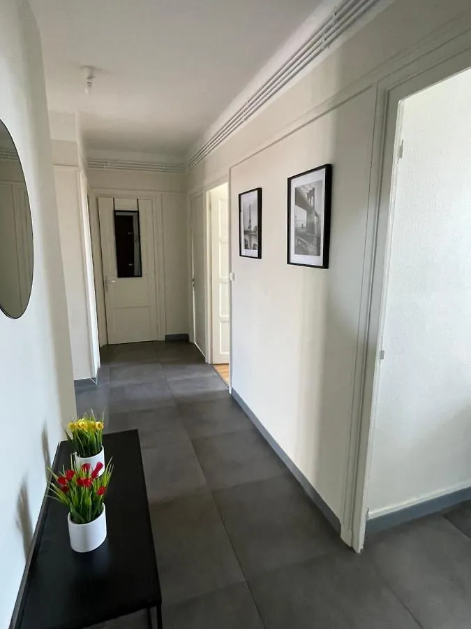 Apartment T4 3 Chambres Proche Grattes Ciel, Villeurbanne, Meuble