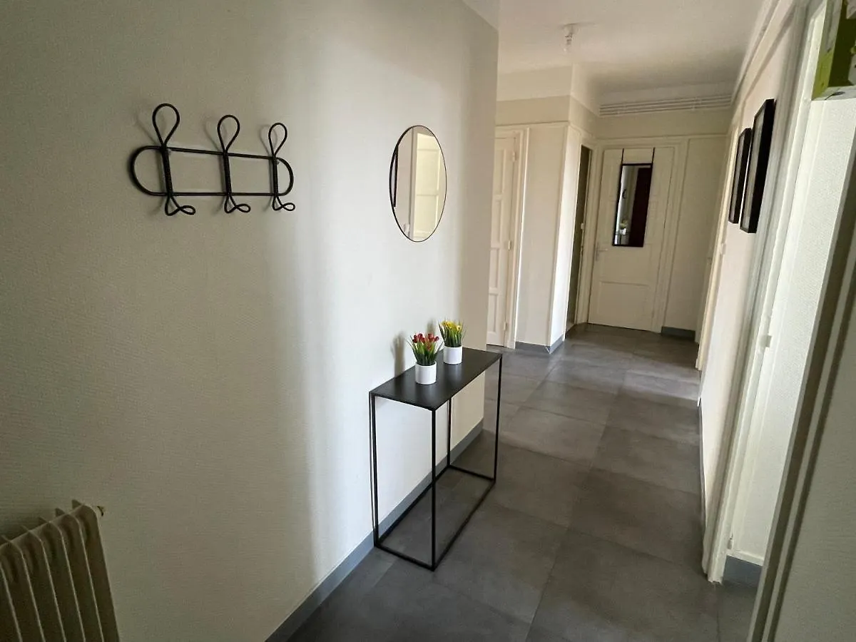 T4 3 Chambres Proche Grattes Ciel, Villeurbanne, Meuble 0*, Villeurbanne France