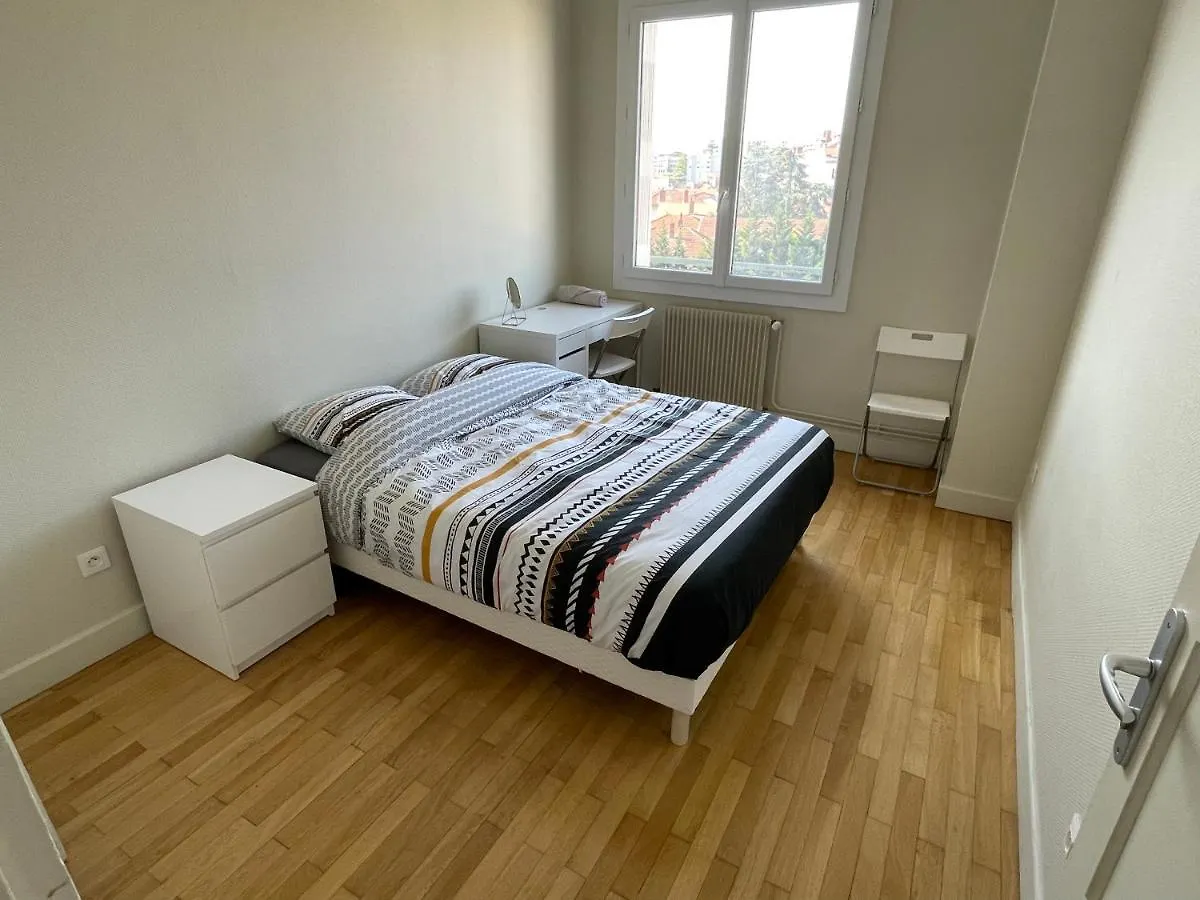 T4 3 Chambres Proche Grattes Ciel, Villeurbanne, Meuble France
